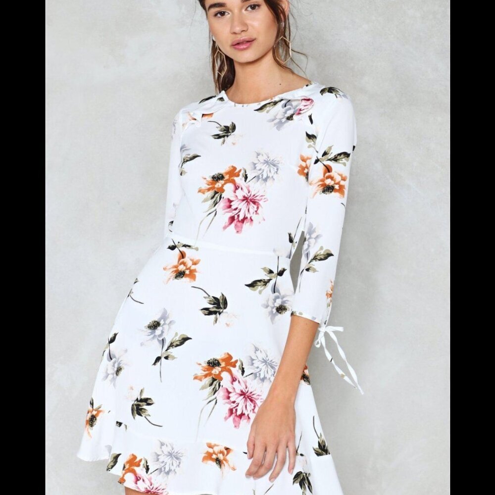 Nasty Gal Elli White Floral Dress Size Small - Picture 1 of 4